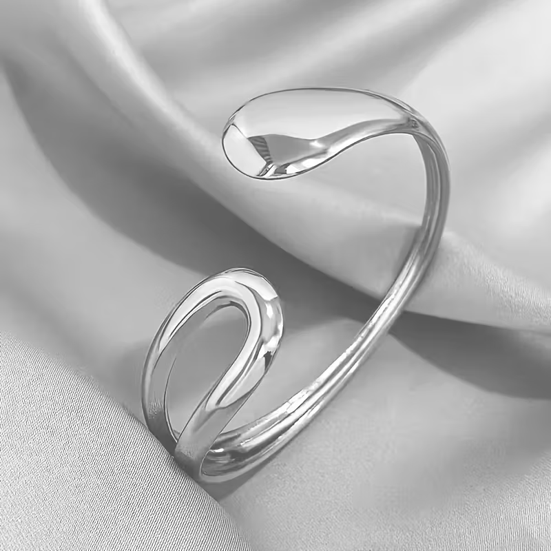 Pulseira Ajustável com Gota Oca