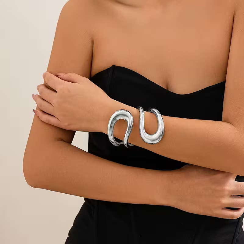 Pulseira Aberta Dourada Minimalista