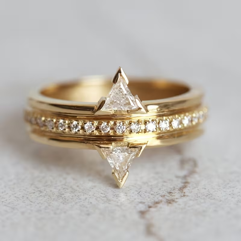 Anel Vintage Dourado com Vidro Branco