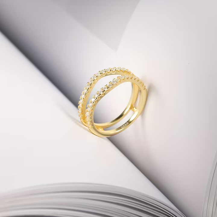 Anel Dourado Radiante e Elegante de Duas Camadas