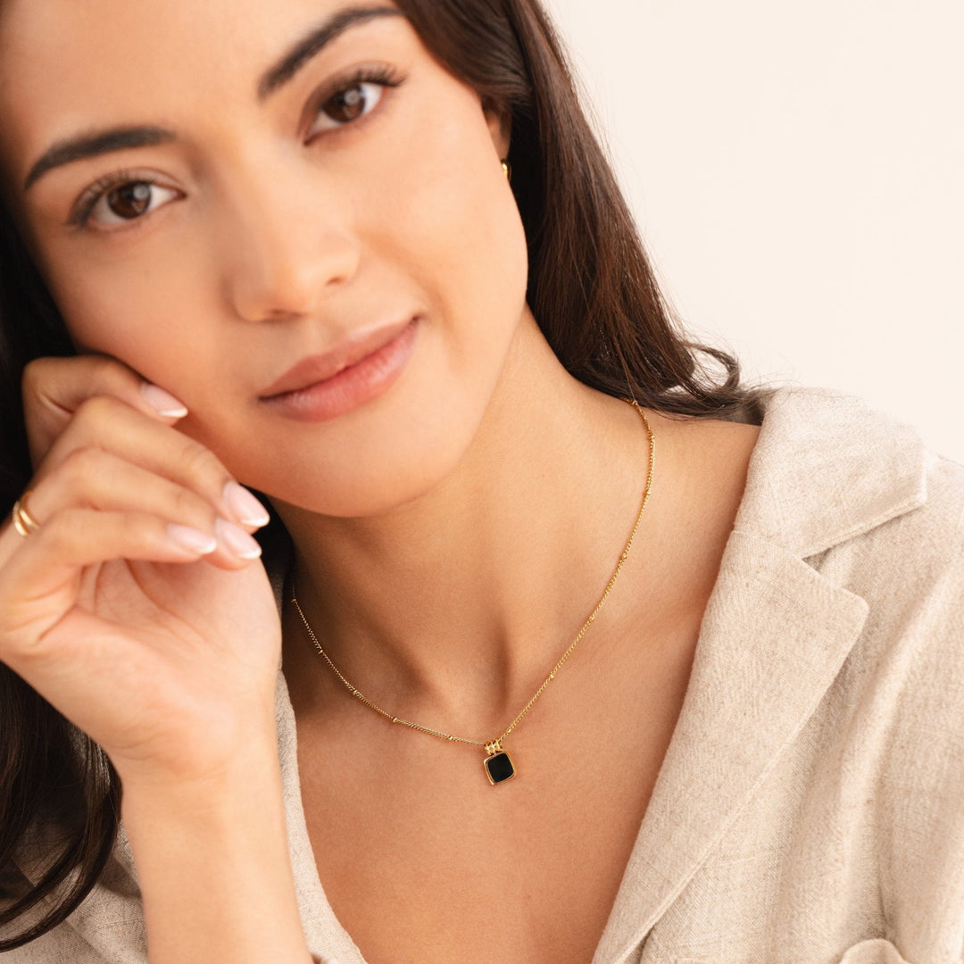 Colar Lucia com Pendente Preto