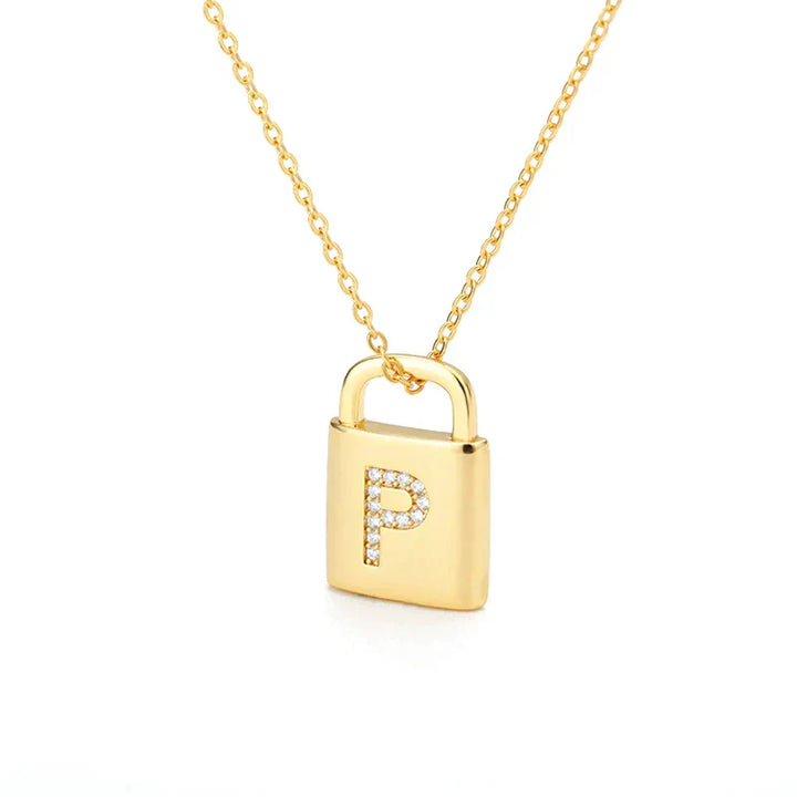 Colar Dourado com Pendente de Cadeado e Inicial