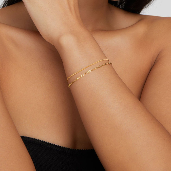 Pulseira Dourada em Camadas Pia