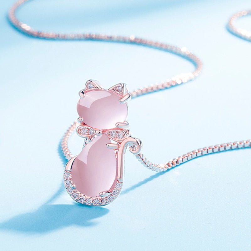 Colar Encantador com Gato, Pedra Rosa e Zircónia