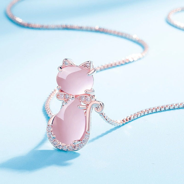 Colar Encantador com Gato, Pedra Rosa e Zircónia