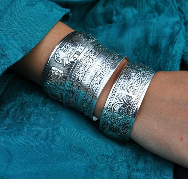 Pulseira Aberta Boho Prateada