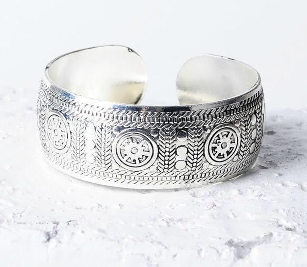 Pulseira Aberta Boho Prateada
