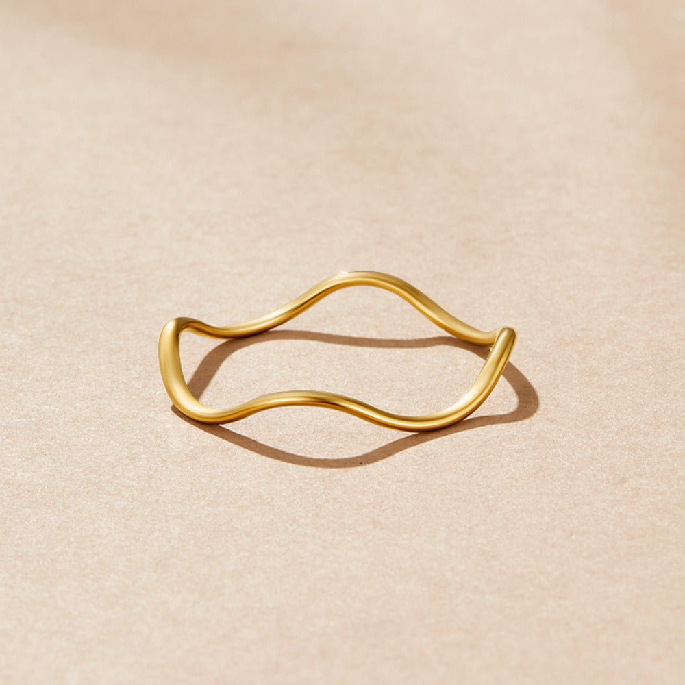 Anel Dourado em Camadas Tina