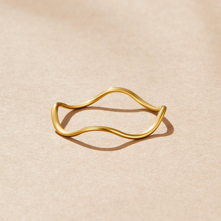 Anel Dourado em Camadas Tina