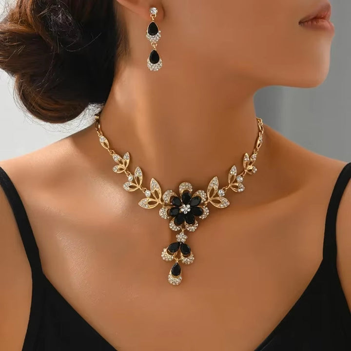 Conjunto de Joias com Flor Preta e Borla